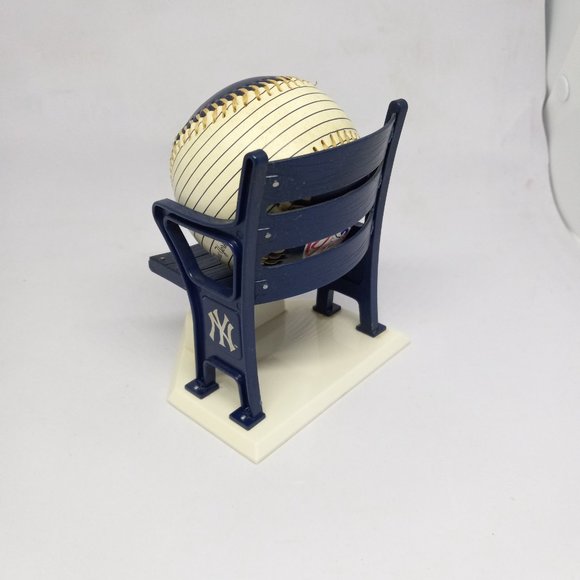 MLB  New York Yankees Memorabilia Set - Stadium Replica - Clock - Miniatures - Picture 3 of 9